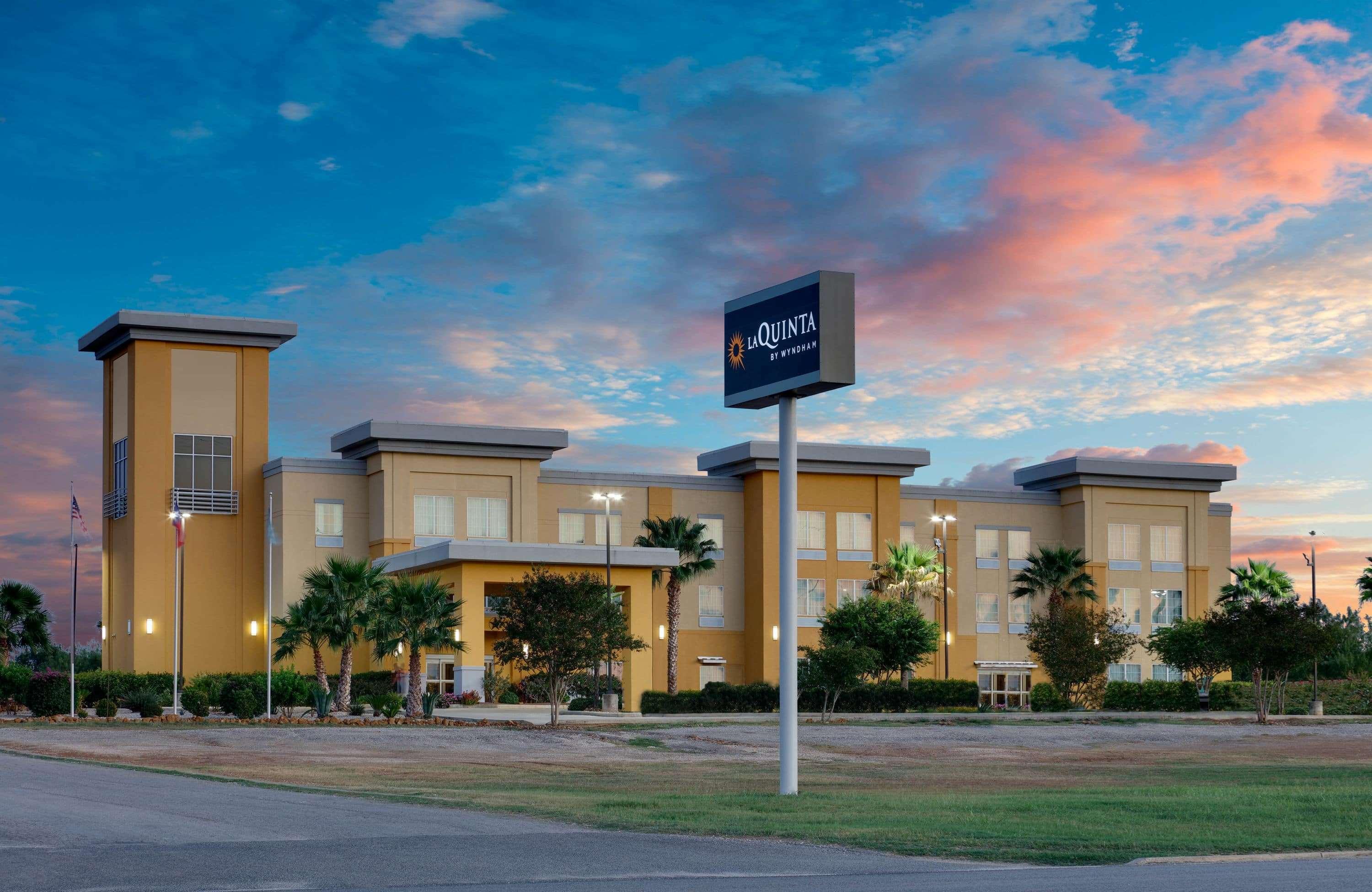 La Quinta By Wyndham Jourdanton - Pleasanton Hotel Exterior foto