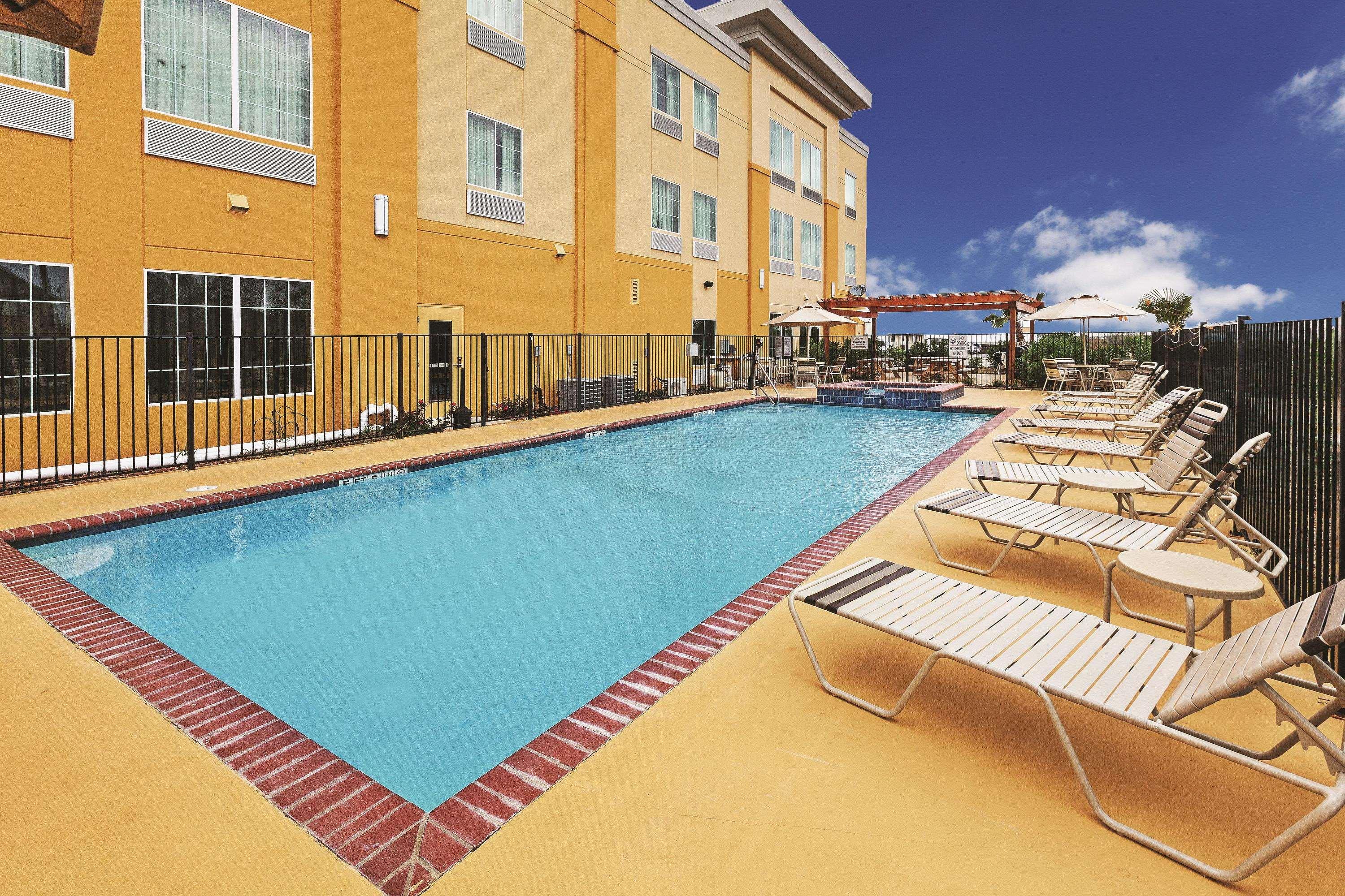 La Quinta By Wyndham Jourdanton - Pleasanton Hotel Exterior foto